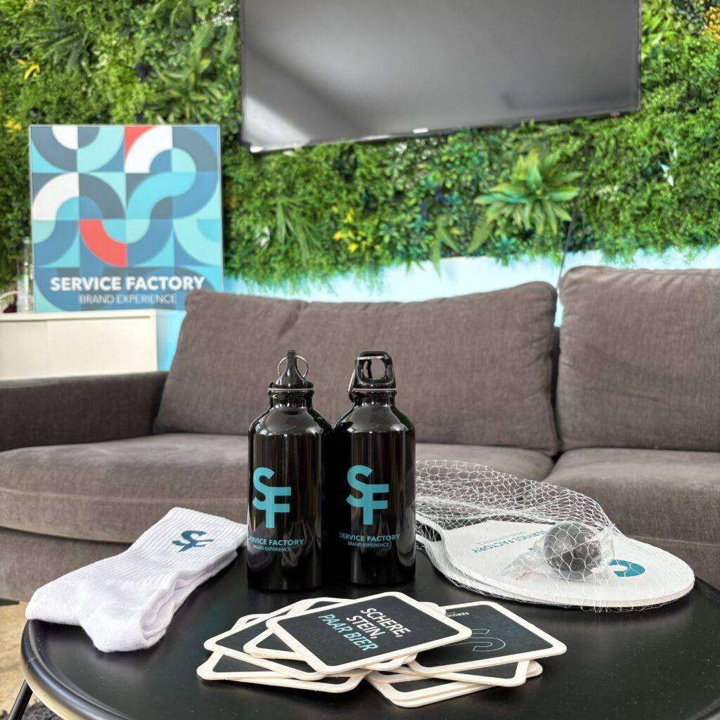 Service Factory _ Markenmerch, der über das Event hinaus bleibt Werbezeichen