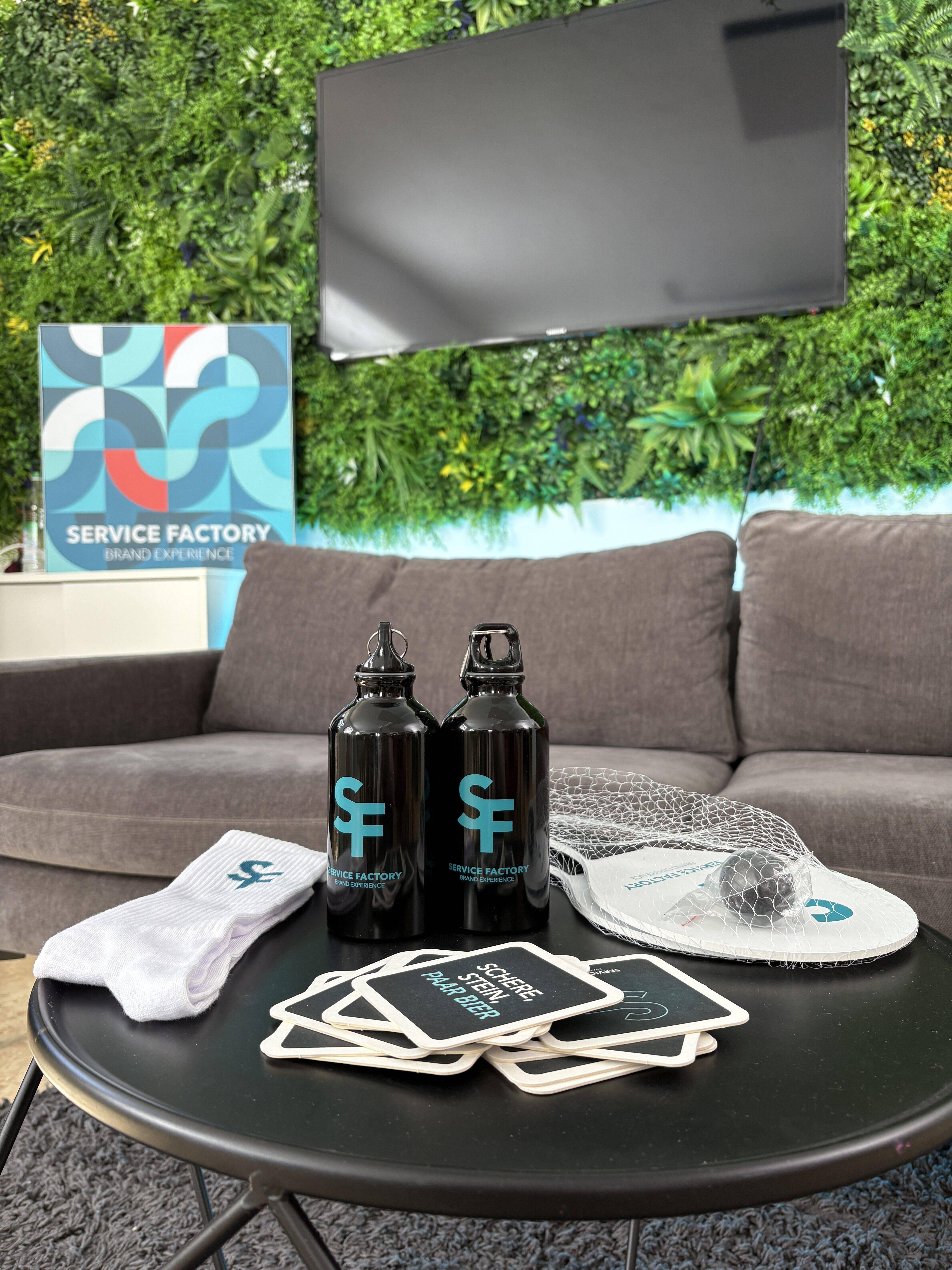 Service Factory _ Markenmerch, der über das Event hinaus bleibt Werbezeichen